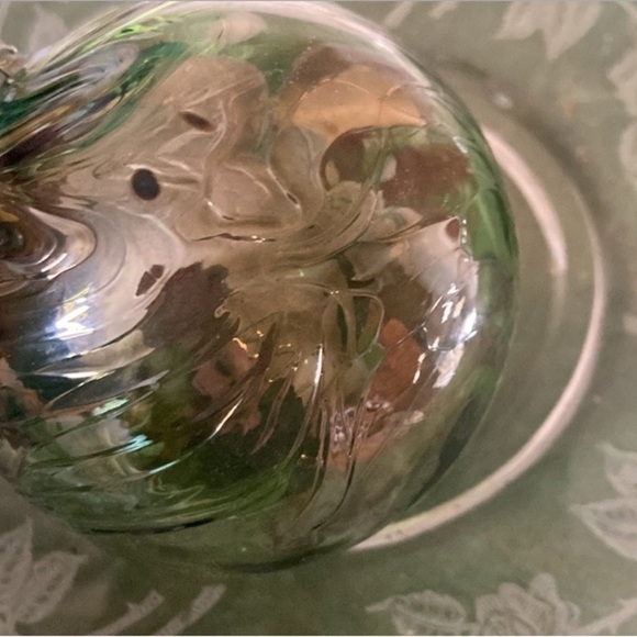Hand Crafted Blown decorative glass ornament ball green with gold decor - Picture 6 of 10